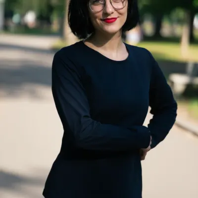 Ани, 23